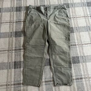 Women’s old navy pants. Olive green